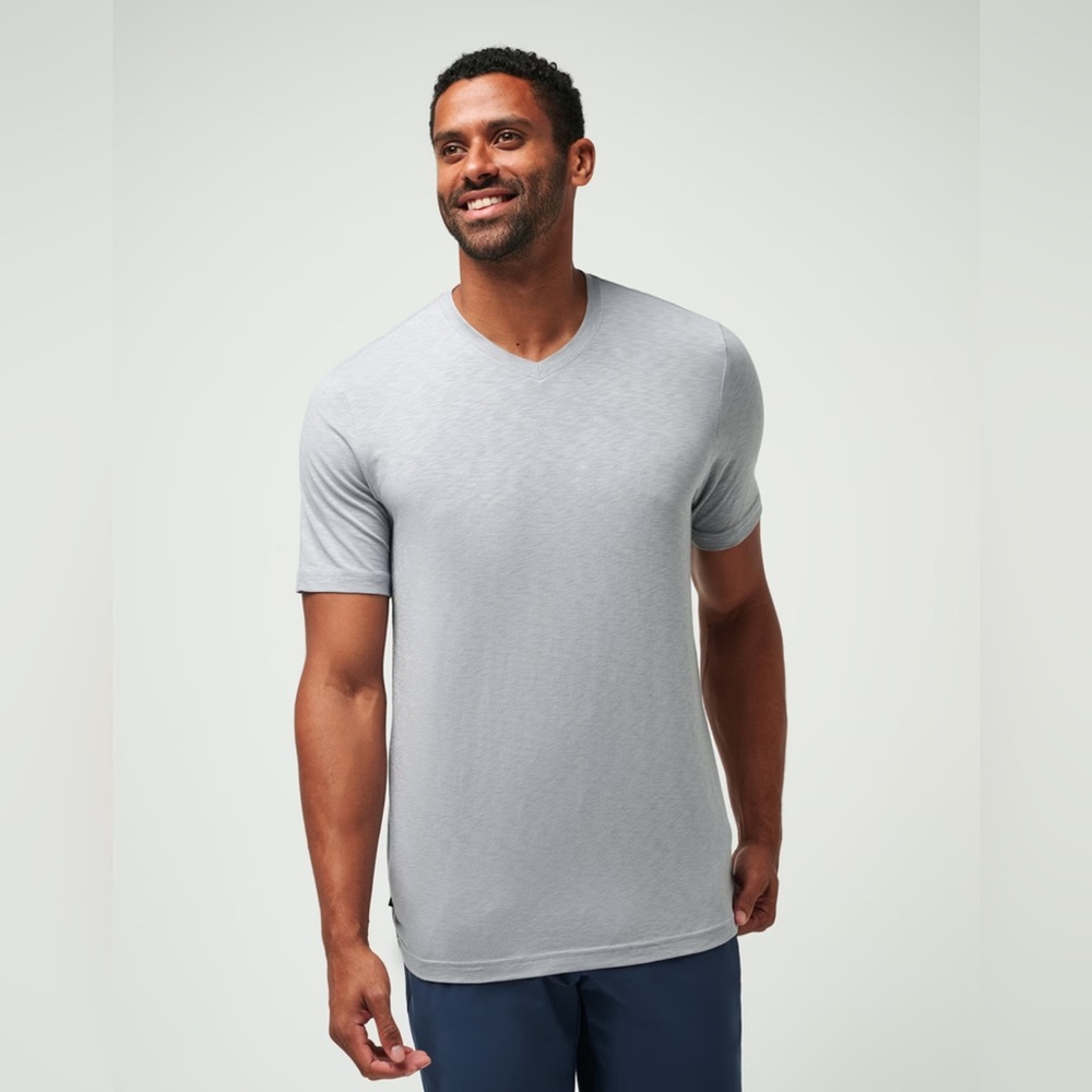 Travis Mathew - Cloud Tee (V) - Sleet, Medium